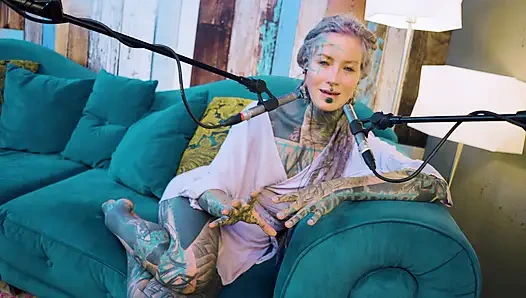 Ich spreche über A - echt - ASMR - Podcast - Reden - tattoo-mädchen-model goth punk dreadlocks