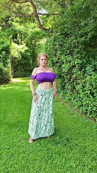 MOMMY Shares some BIG TIT ONLYFAN Content