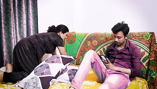 EINE DESI BHABI WIRD MIT IHREM EHEMANN UND FREUNDEN KE SATH GEFICKT, HARDCORE-DREIER-SEX