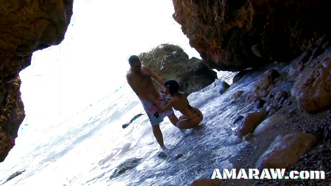 Gadis remaja rambut cokelat bertato aris dark ngentot di pantai
