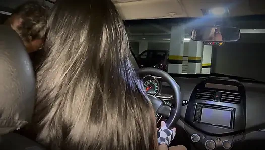 Bercinta dengan dua orang asing yang sangat terangsang dan pantat besar