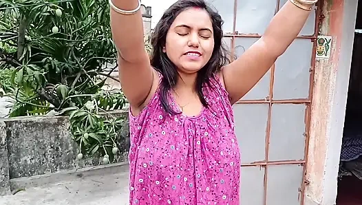 Rüyalarımda her zaman silüetini süsleyen yumuşak kumaşlarla süsleniyorsun, ne kadar sert koyacağımı söylemeni dinliyorum.