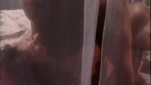 Горячая Молодая Брюнетка Кричит О Удовольствии, Когда Ее Трахает Большой Член