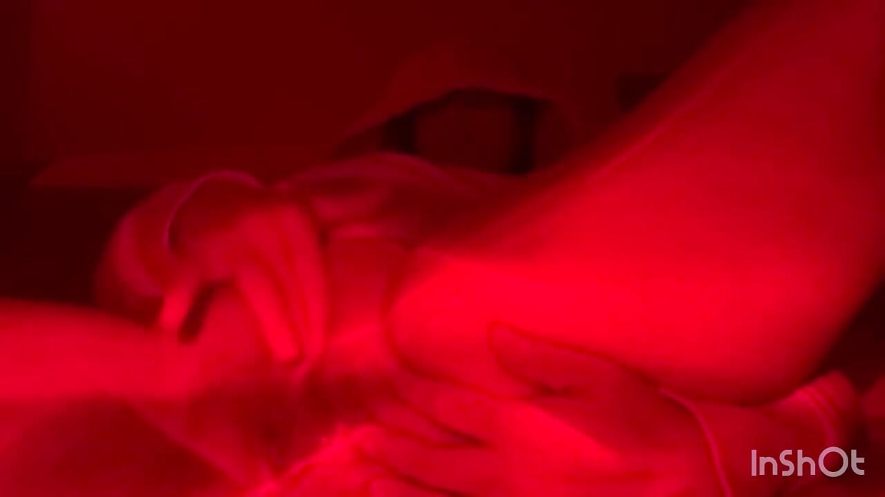 Kleine Stiefschwester Bereitet Ihre Pussy Vor..