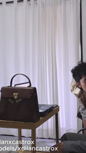 必须分享的时刻来自“已婚男人乱搞同性恋荡妇从避孕套开始，最后无鞍奶油派”