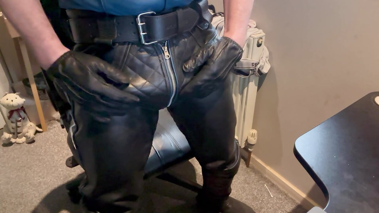 Leather gloved daddy stoking watching porn