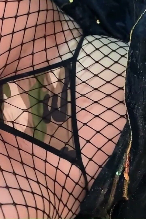 Uma Mulher Militar Incrível Que Deixa Meu Pau Bem Duro e Latejando