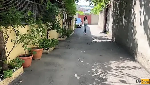 Kız sokaklarda boşalmak için yüzüne boşalmak istiyor - sakso