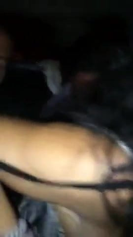 PROVOCANDOLE SQUIRT A MADURA EN COCHE