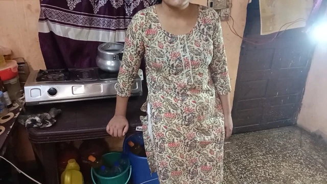My stepmom was cooking, and I hugged her from behind xxx video hindi talk audio
