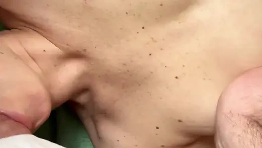 Lakukan saja jika kamu muncrat terlalu cepat. Beri dia orgasme.