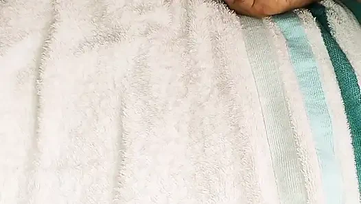 Hiyunamei likes to show her pussy in the room