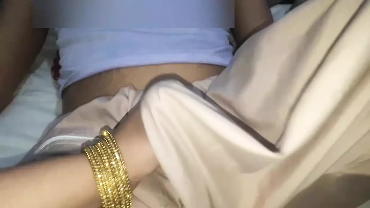 Desi Aunty ka Husband Aunty ko like nhi karta tha  ka k Aunty moti ho gi thi as waja sa indian desi Aunty bhote sed thi