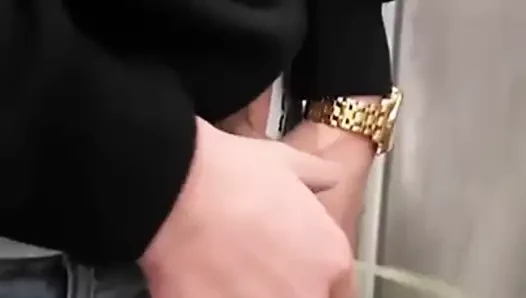 pisuarda gösteriş yapmak