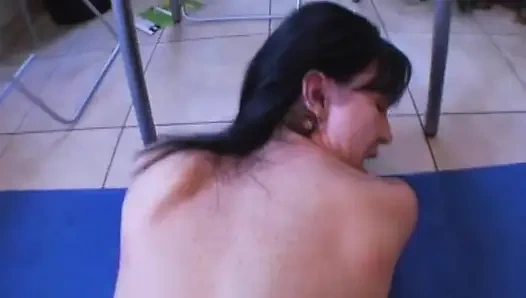 Retro-MILF spielt auf stangen