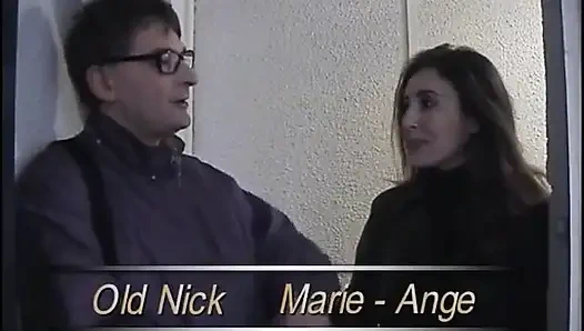 Echte amateurin zu hause: Kim, sexy brünette asiatin