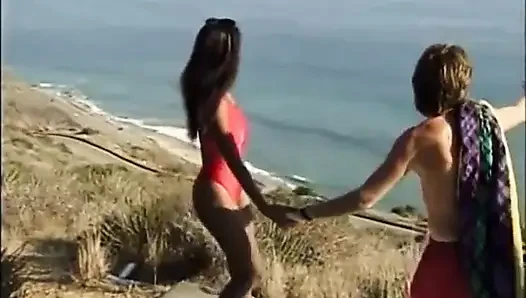 Sahilde siyah ve beyaz seks