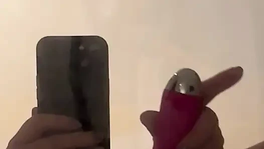 Mainin Memek Pakai Dildo Merah Muda