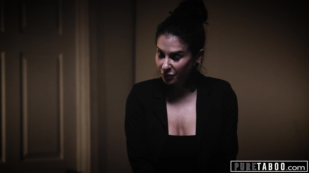 純粋なタブー、セクシートランスガールが悲しみの男をやる