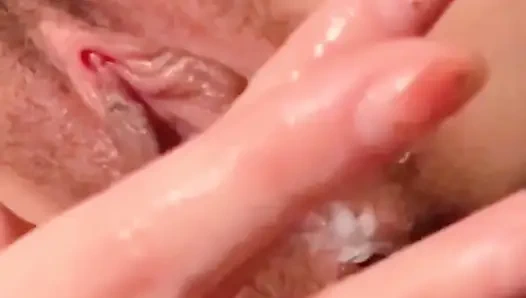 Stopfen sie ihre muschi mit strümpfen und masturbieren