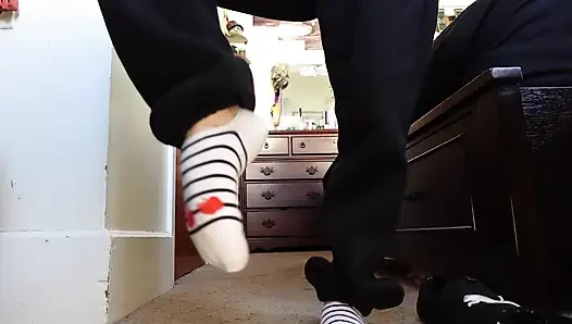 Schnüffeln und streicheln an meinen dreckigen socken