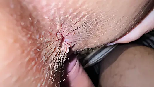 18 yaşındaki kızın orman kampındaki ilk randevusunda aşırı yakın çekim osurması