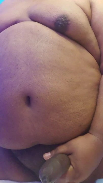 Black chub showing his body and masturbating