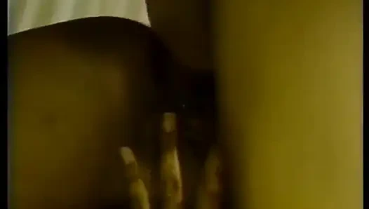 Чернокожая телочка принимает член в задницу