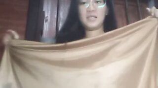 Азиатская девушка возбужденная и одинокая в домашнем видео 43