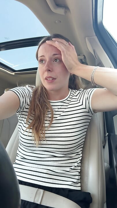 Lush dans la voiture ! Orgasme risqué !