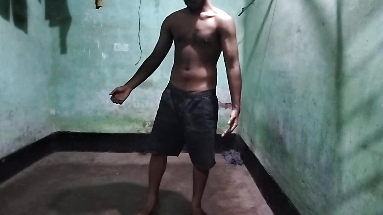 Une desi indienne à grosse bite se fait baiser
