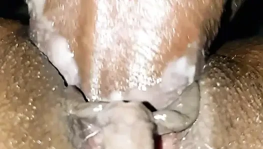 Я обожаю черное с мясистым хуем, мой муж снимает нас на видео и говорит грязно