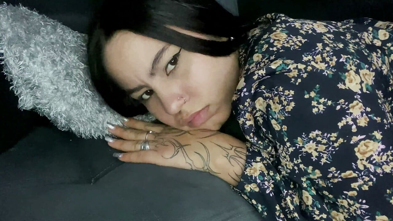 Petite Kim καλυμμένη με σπέρμα