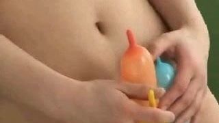 Японка с огромными сиськами с шариками в презервативе