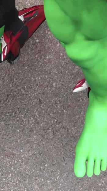 Must-see moment from "tifa lockheart turns into she hulk"