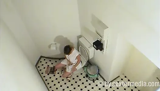 Любительский телефонный секс в туалете у врача