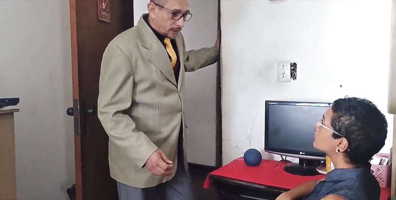 Mój szef pieprzył moją ciasną dupę