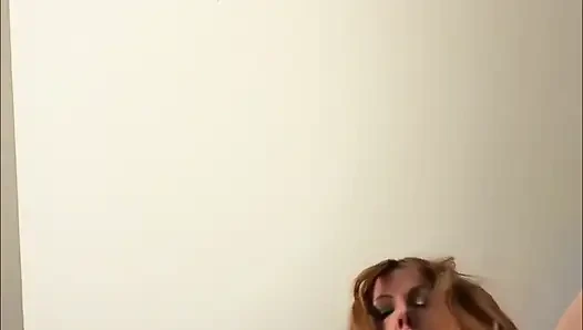 Рыжая грувухая девушка