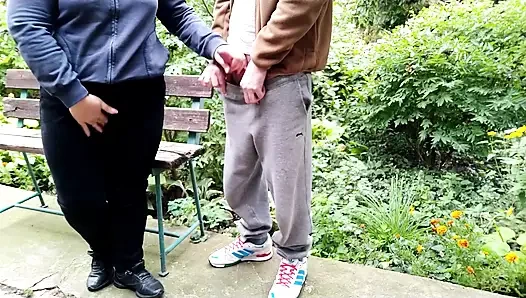 Ateşli olgun üvey anne sıkı büyük götüne boşalıyor