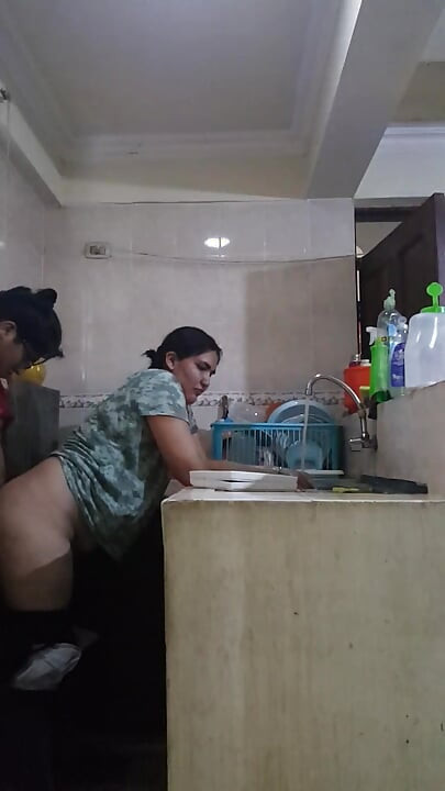 Cewek semok latina dientot habis-habisan di dapur