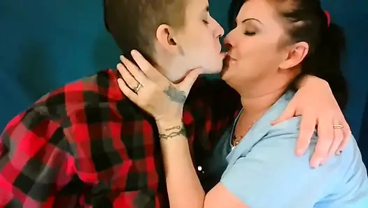20 sağlam lezbiyen öpüşme dakikası