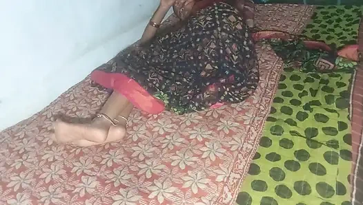 İlk kez komşu arkadaşımın bakire amcığını siktim