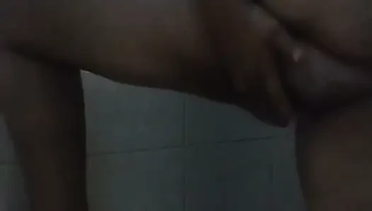 Duş alıyorum