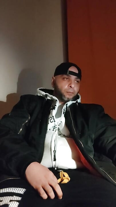 Dirtyjunkbro Is Bored He's Looking for Buddies