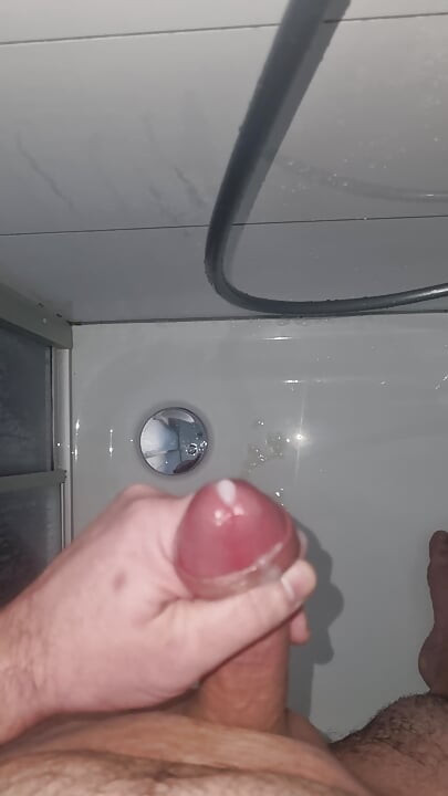 Сперма в душі