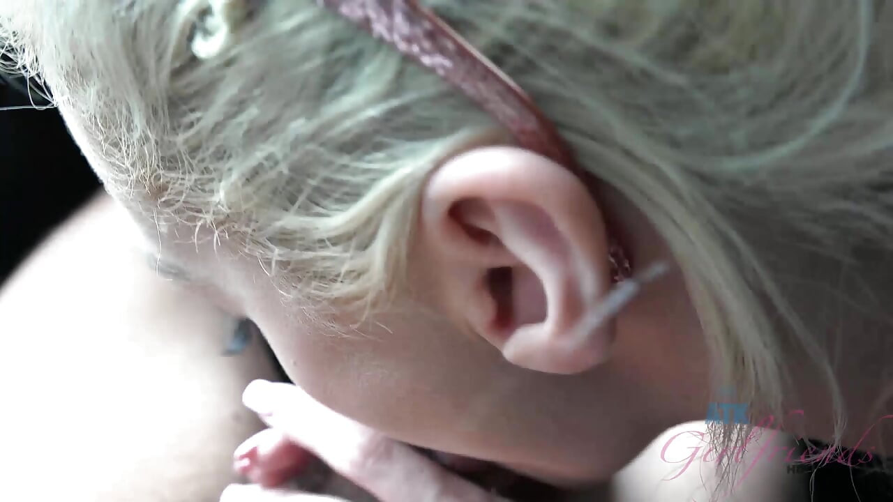 Pov elsa jean nyepong kontol dan ngocok kontol di dalam mobil! Pirang mengisap, menunggangi keras lalu mengocok mani muncrat besar-besaran
