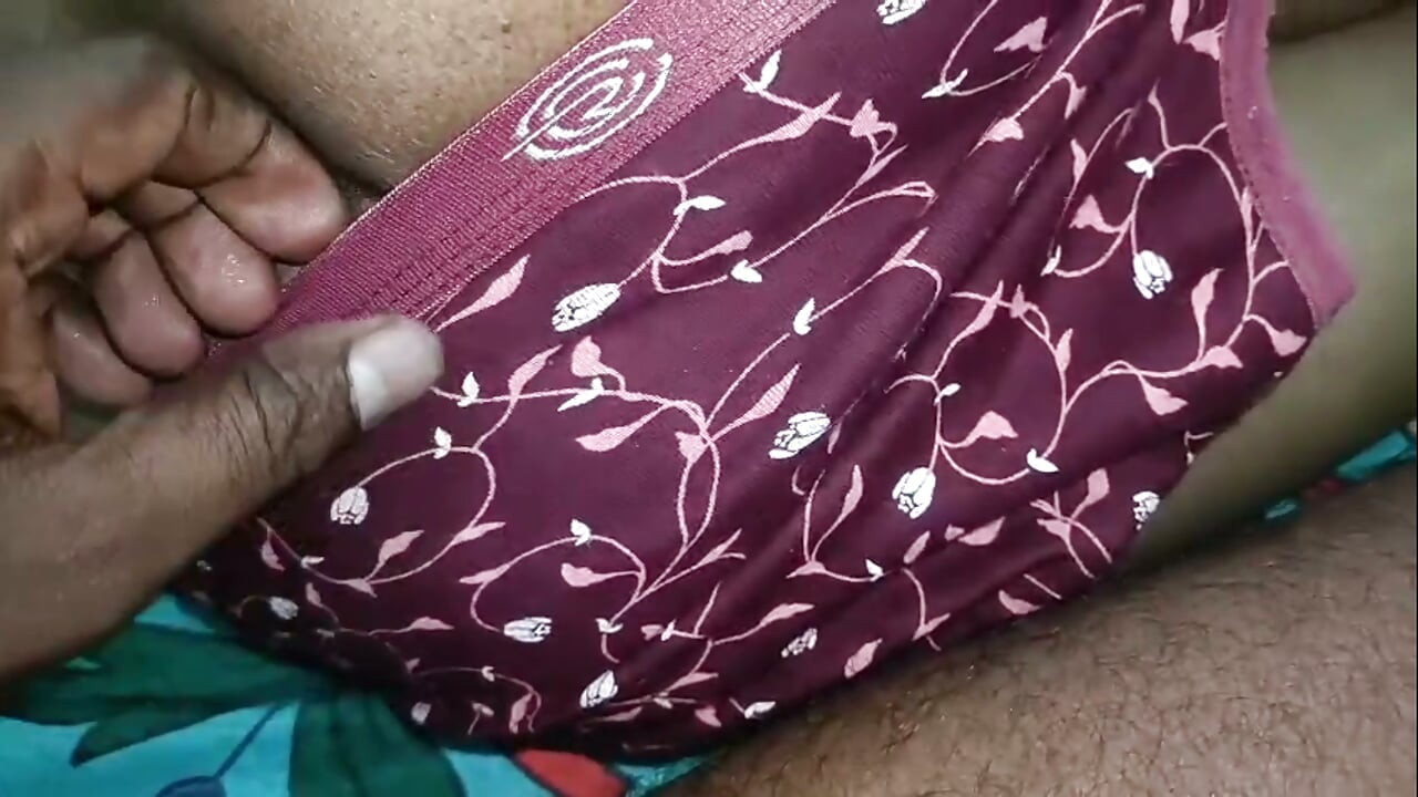 Sexo duro con la bhabhi desi del pueblo y su dever cuando su marido no está en casa