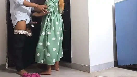 Büro Me Ayi Hui Ladki Ne Apni Boss Ke Sath Chut Share Ki