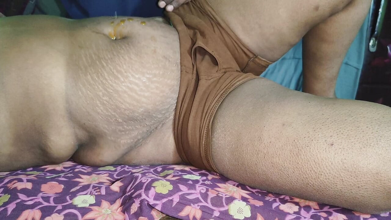 Indian Husbend ne wife ko oil massage sex video