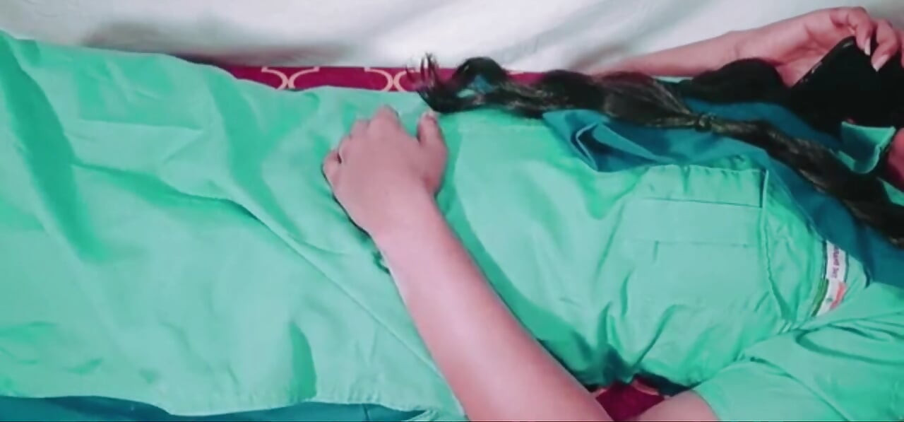 Nữ sinh 18+ ở một mình trong cuộc gọi và đã làm tình với bạn trai của cô ấy và bạn đã quan hệ tình dục ở rìa âm hộ